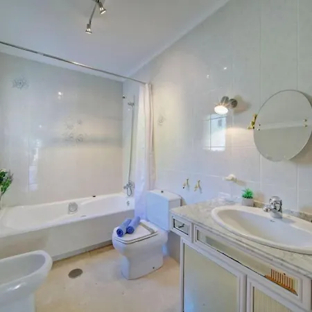 Global Cucarres - By Global Holidays 8976 Holiday home *